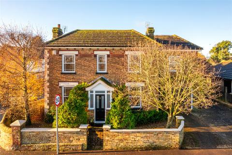 4 bedroom detached house for sale, Luton Road, Toddington, Dunstable, Bedfordshire, LU5