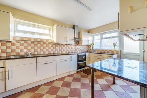 4 bedroom detached house for sale - Plaxtol Close, Bromley