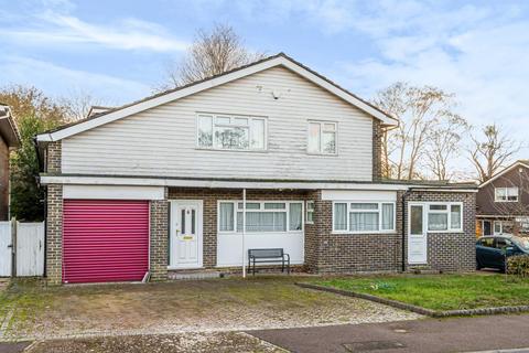 2 Plaxtol Close, Bromley, BR1 3AU