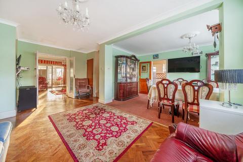 2 Plaxtol Close, Bromley, BR1 3AU