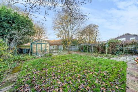 2 Plaxtol Close, Bromley, BR1 3AU