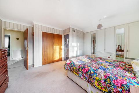2 Plaxtol Close, Bromley, BR1 3AU