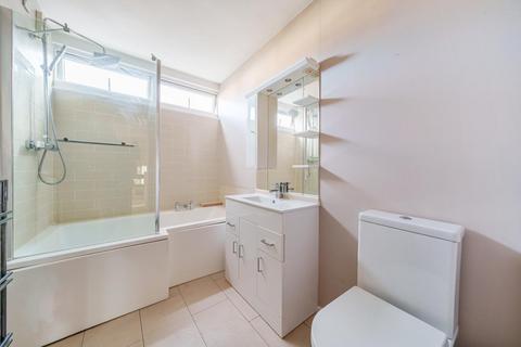 2 Plaxtol Close, Bromley, BR1 3AU
