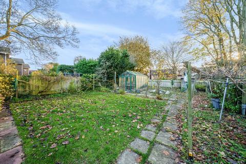 2 Plaxtol Close, Bromley, BR1 3AU
