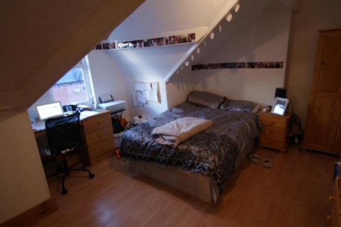 7 bedroom terraced house to rent - Manor Drive, Leeds LS6