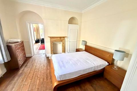 1 bedroom flat to rent, Kinburn Drive, Egham Hill, Egham, Surrey, TW20