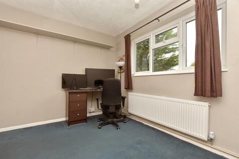 2 bedroom flat for sale, Green Lane, Chessington, Surrey