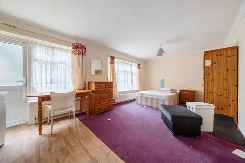 5 bedroom semi-detached house for sale - Desborough Park Road, High Wycombe, Buckinghamshire, HP12 3BQ