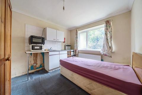 5 bedroom semi-detached house for sale - Desborough Park Road, High Wycombe, Buckinghamshire, HP12 3BQ