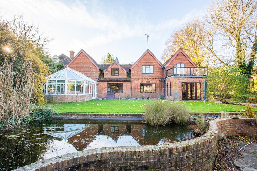 Willesborough Road, Kennington, TN24 4 bed detached house for sale £
