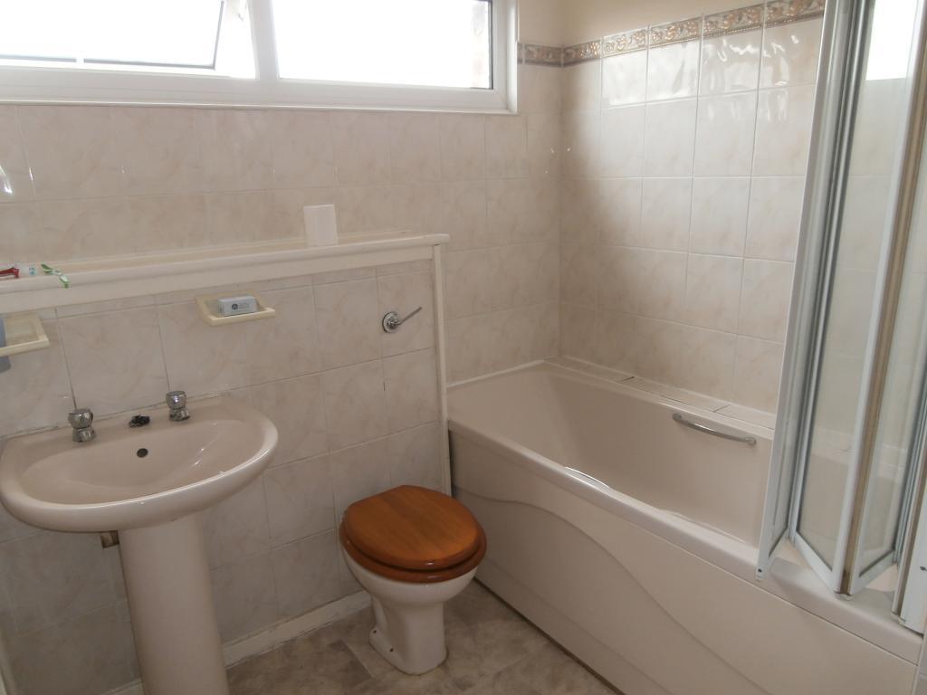 Bracknell, RG12 3 bed terraced house to rent £1,500 pcm (£