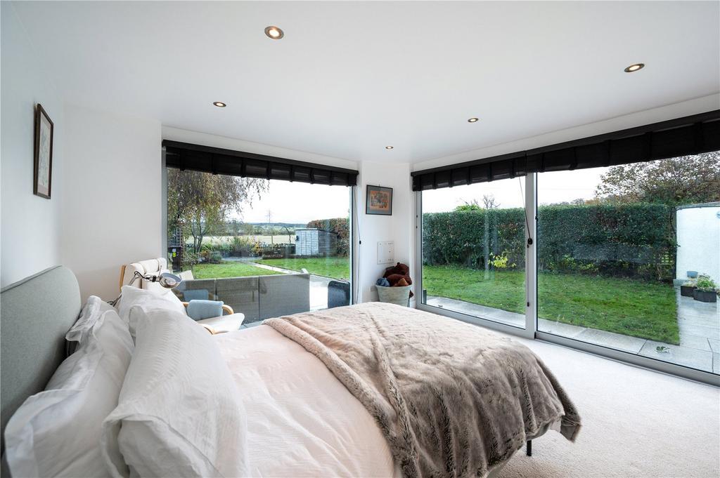 Bedroom / Bedroom