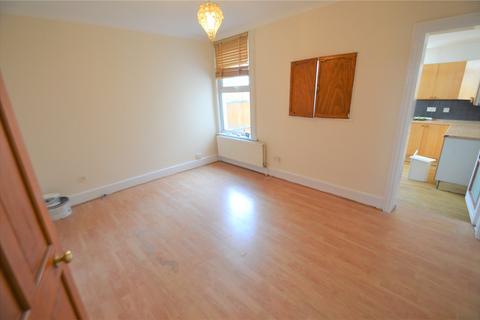 3 bedroom house to rent, Benson Road, Croydon, CR0