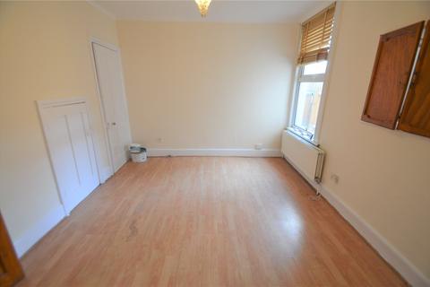 3 bedroom house to rent, Benson Road, Croydon, CR0