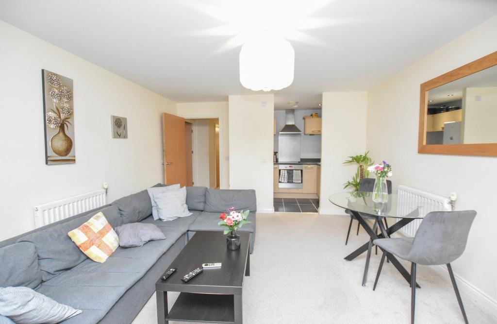 Chalfont Road, London, SE25 2 bed apartment for sale £315,000