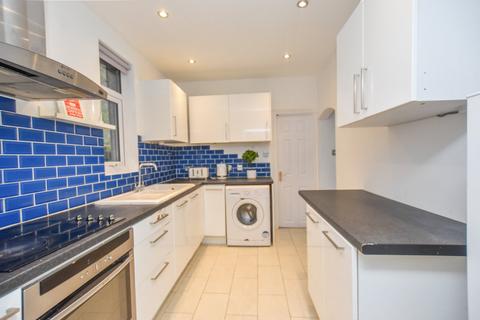 3 bedroom apartment for sale, South Norwood Hill, London, SE25