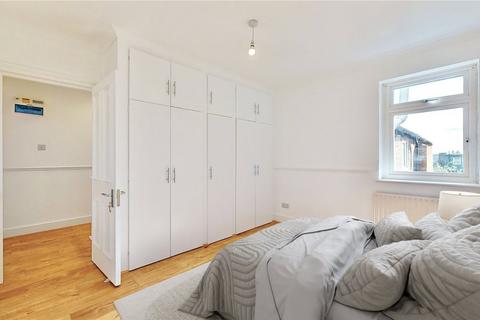 Flat B, 15 Werndee Road, London, SE25 5LB