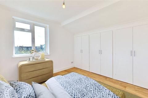 Flat B, 15 Werndee Road, London, SE25 5LB