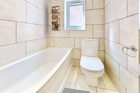 Flat B, 15 Werndee Road, London, SE25 5LB