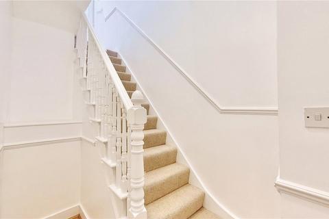 Flat B, 15 Werndee Road, London, SE25 5LB