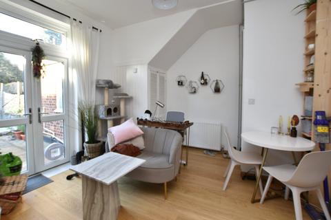 1 bedroom apartment for sale, Selby Road, London, SE20