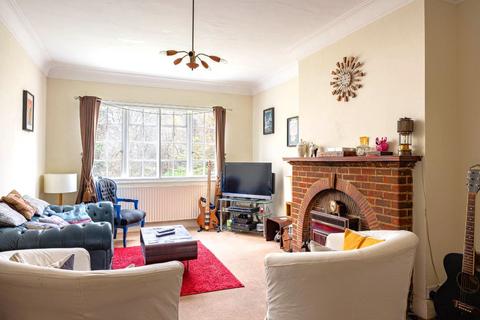 7 Berkley Close, Twickenham, TW2 5SG