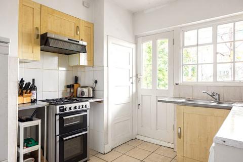 7 Berkley Close, Twickenham, TW2 5SG