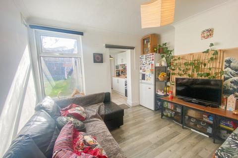 2 bedroom end of terrace house for sale, Addison Road, London, SE25