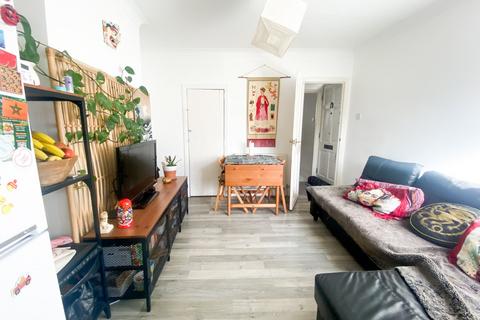 2 bedroom end of terrace house for sale, Addison Road, London, SE25