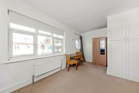 24 Lincoln Close, London, SE25 5ET