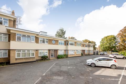 24 Lincoln Close, London, SE25 5ET