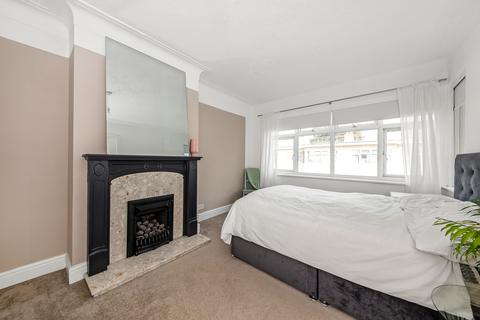 24 Lincoln Close, London, SE25 5ET