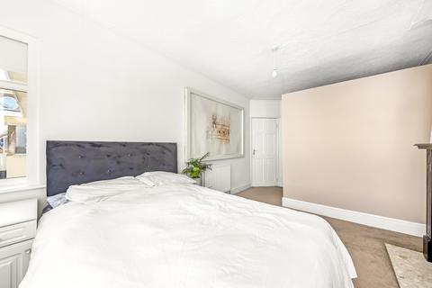24 Lincoln Close, London, SE25 5ET