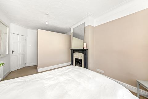 24 Lincoln Close, London, SE25 5ET