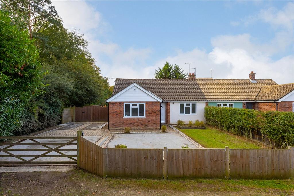 Easthorpe Green, Marks Tey, Colchester, Essex, CO6 3 bed bungalow £