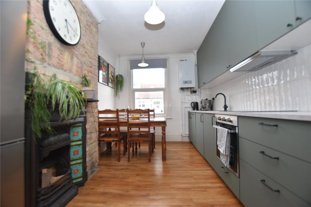Ingatestone Road, London, SE25 2 bed apartment to rent £1,850 pcm (£