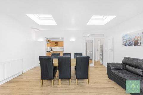 4 bedroom end of terrace house for sale - Green End, N21
