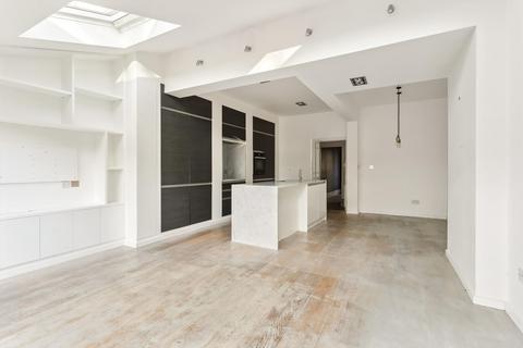4 bedroom terraced house to rent - Trentham Street, London, SW18