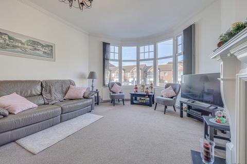 2 bedroom apartment for sale, Palmeira Avenue, Westcliff-on-sea, SS0