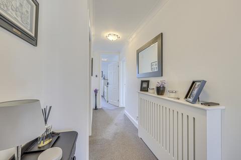2 bedroom apartment for sale, Palmeira Avenue, Westcliff-on-sea, SS0