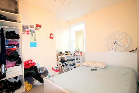 2 bedroom apartment for sale - St. Georges Road London E7