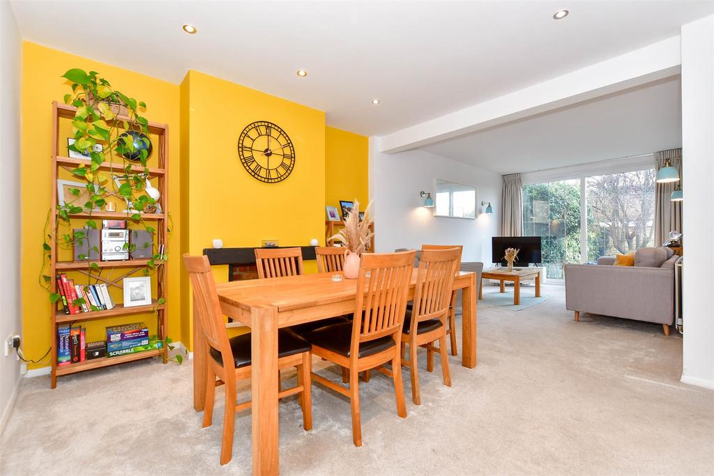 Warren Road, Dartford, Kent 3 bed semidetached bungalow for sale £