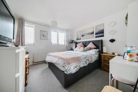 93 Castle Dore, Freshbrook, Swindon, SN5 8PQ
