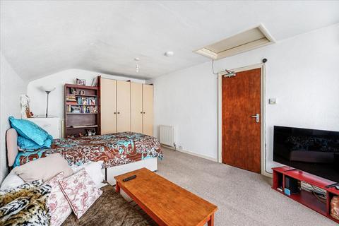 16 Eccleston Road, London, W13 0RL