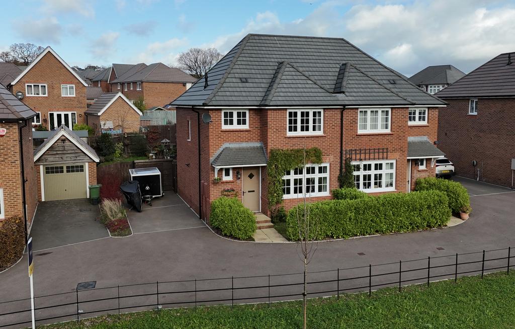 Edwin Jones Way, Lydney, GL15 5 FL