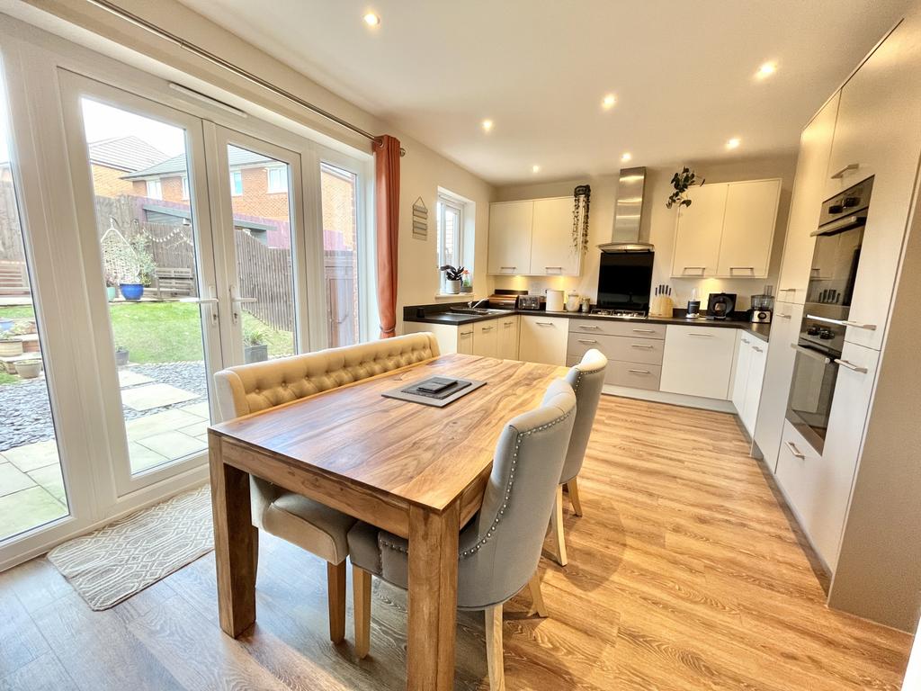 Kitchen   Dining Area