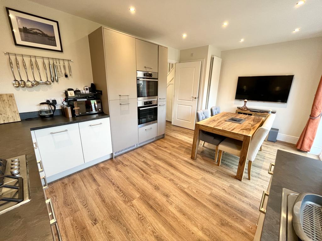 Kitchen   Dining Area