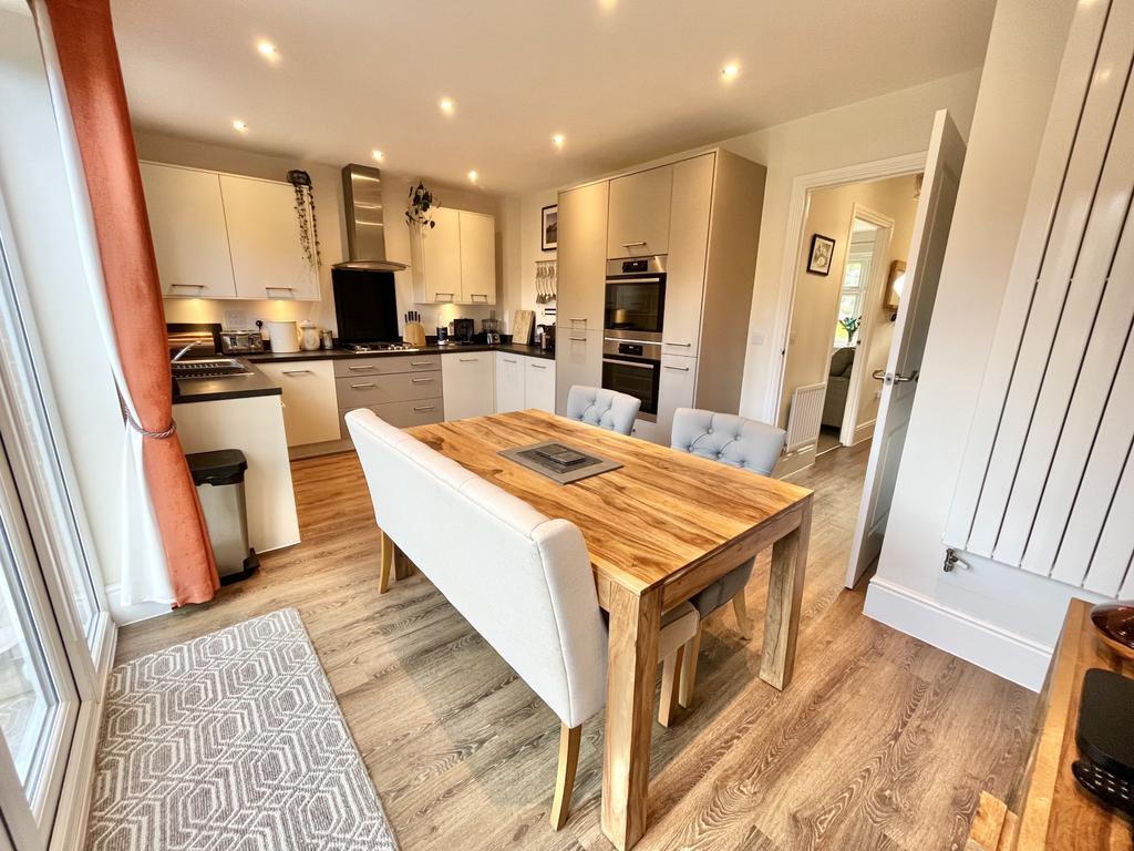 Kitchen   Dining Area