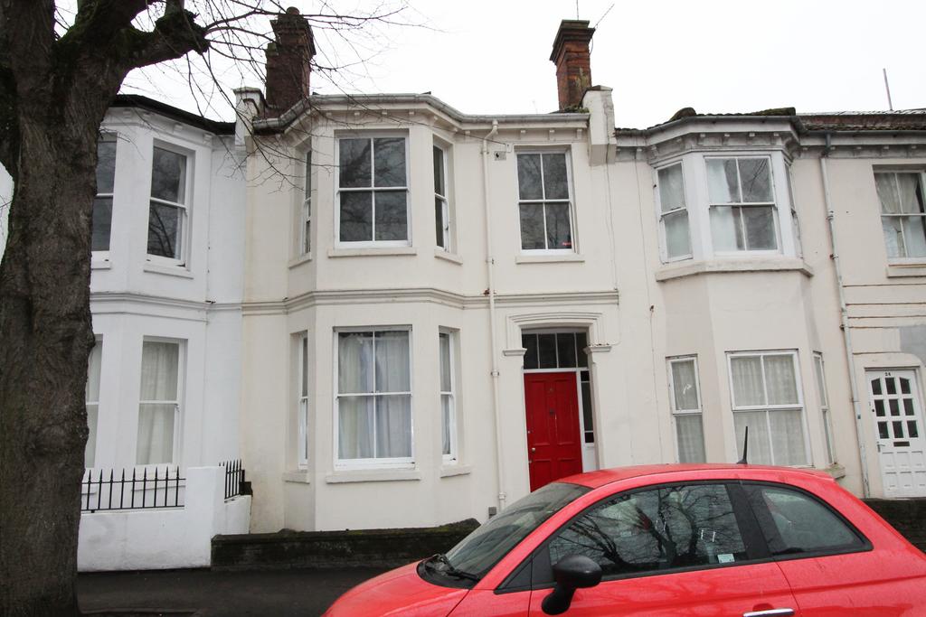 Leicester Street, Leamington Spa, CV32 6 bed flat £2,325 pcm (£537 pw)