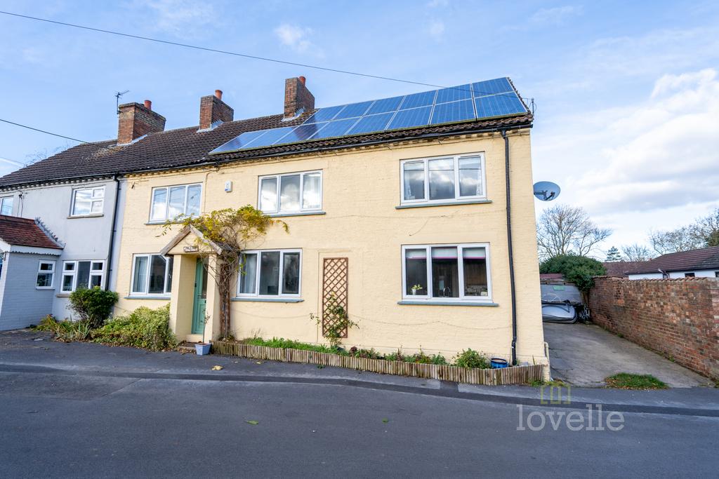 Grange Lane, Willingham by Stow DN21 5 bed detached house for sale £325,000
